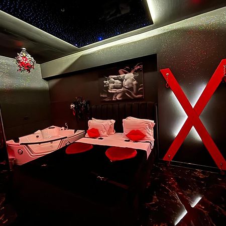 בוקרשט Romeo Nights - Love Rooms - Adults Only מראה חיצוני תמונה