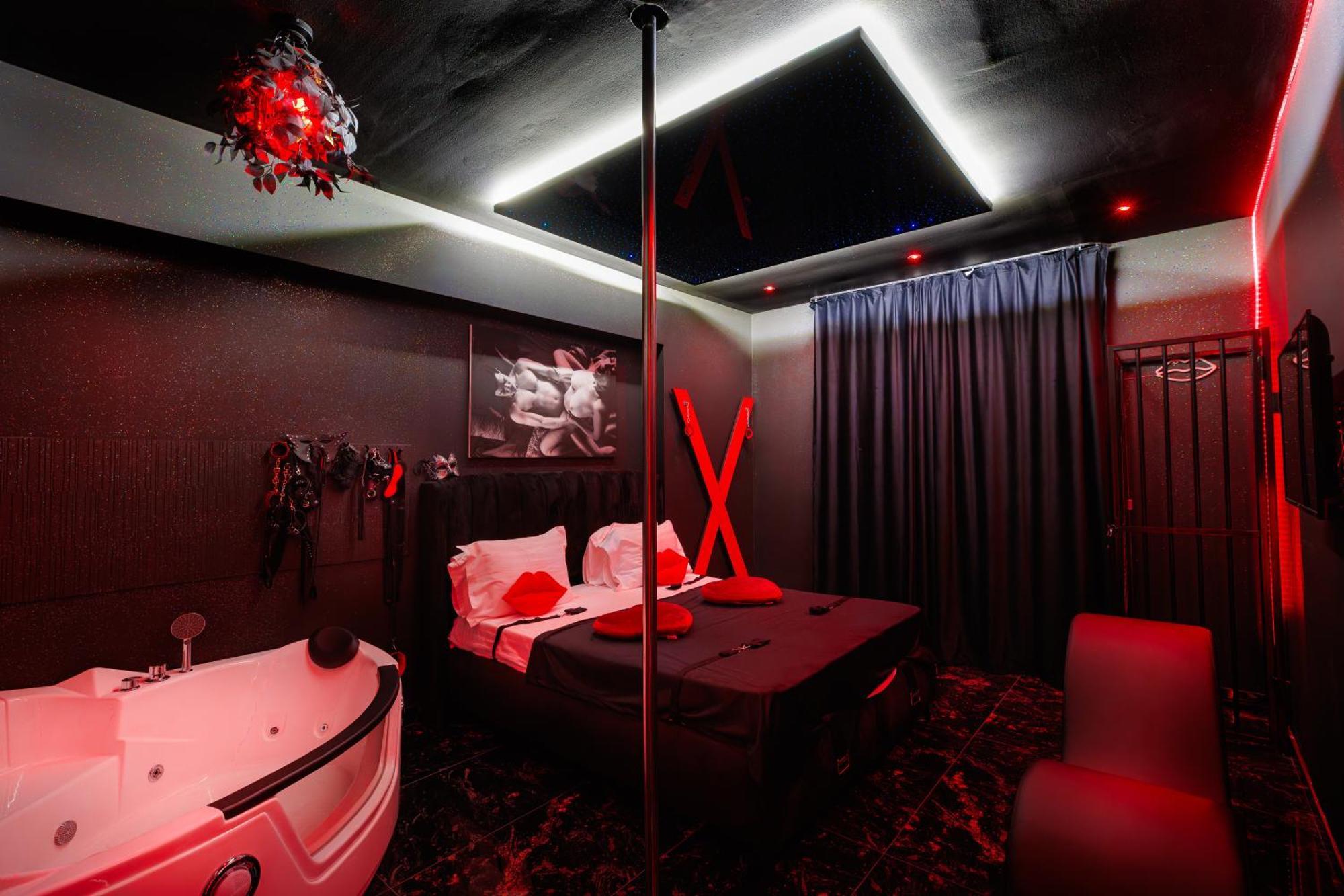 בוקרשט Romeo Nights - Love Rooms - Adults Only מראה חיצוני תמונה