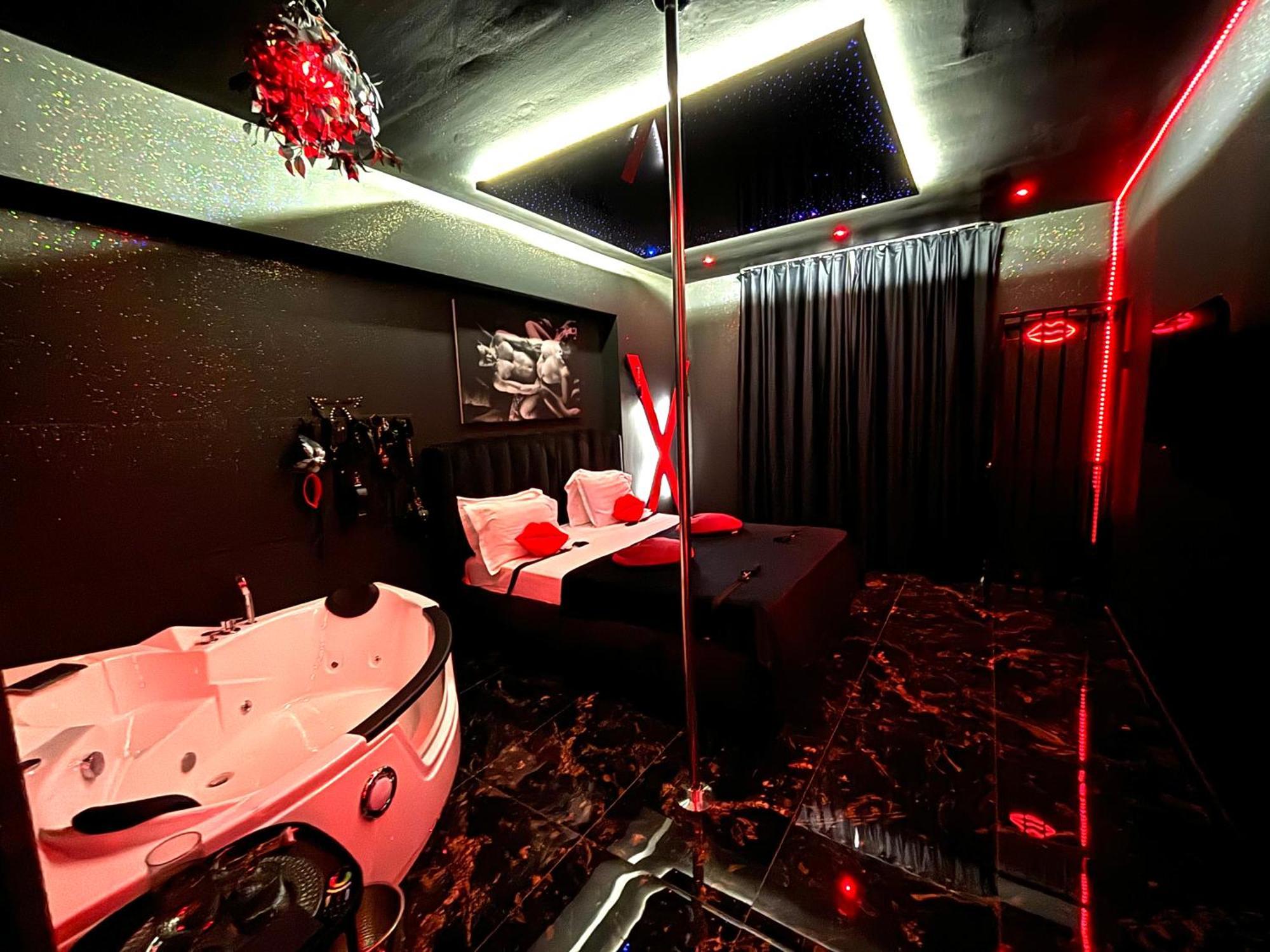 בוקרשט Romeo Nights - Love Rooms - Adults Only מראה חיצוני תמונה