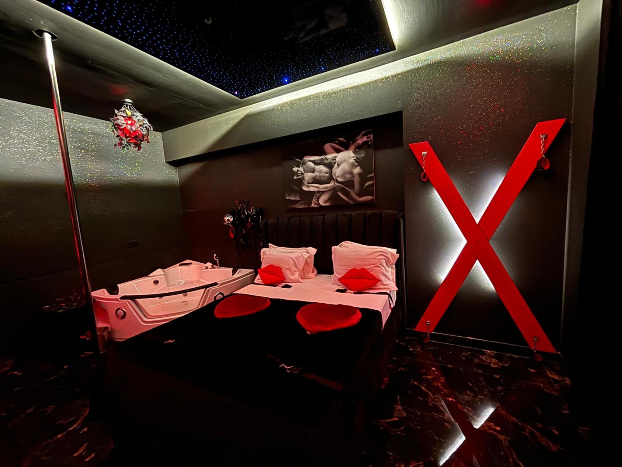 בוקרשט Romeo Nights - Love Rooms - Adults Only מראה חיצוני תמונה