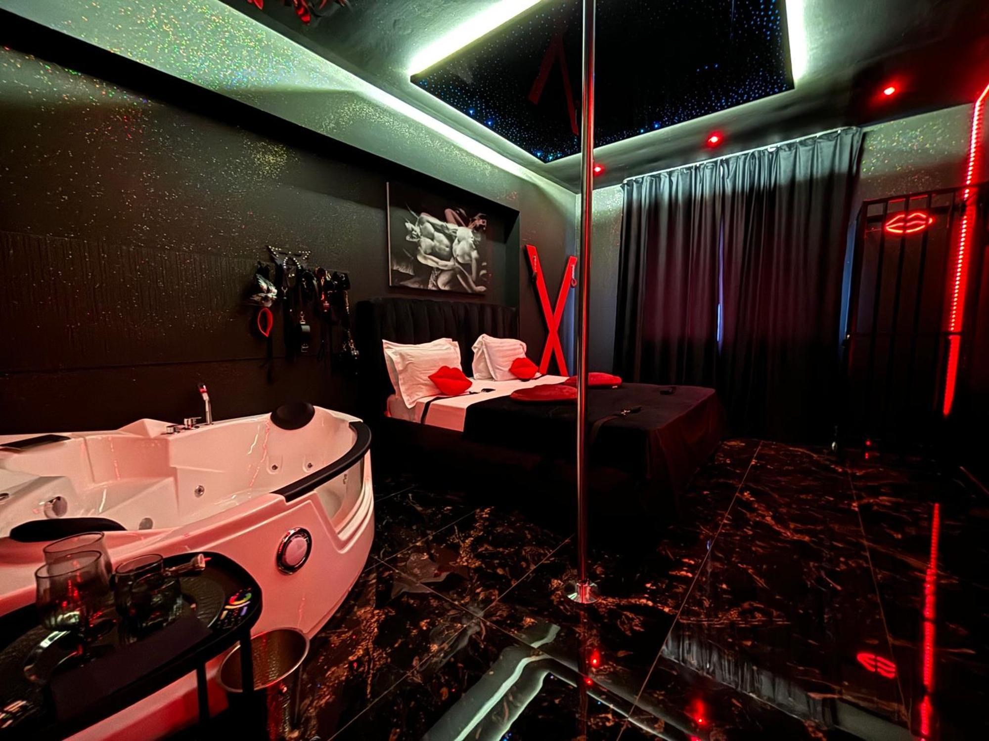 בוקרשט Romeo Nights - Love Rooms - Adults Only מראה חיצוני תמונה