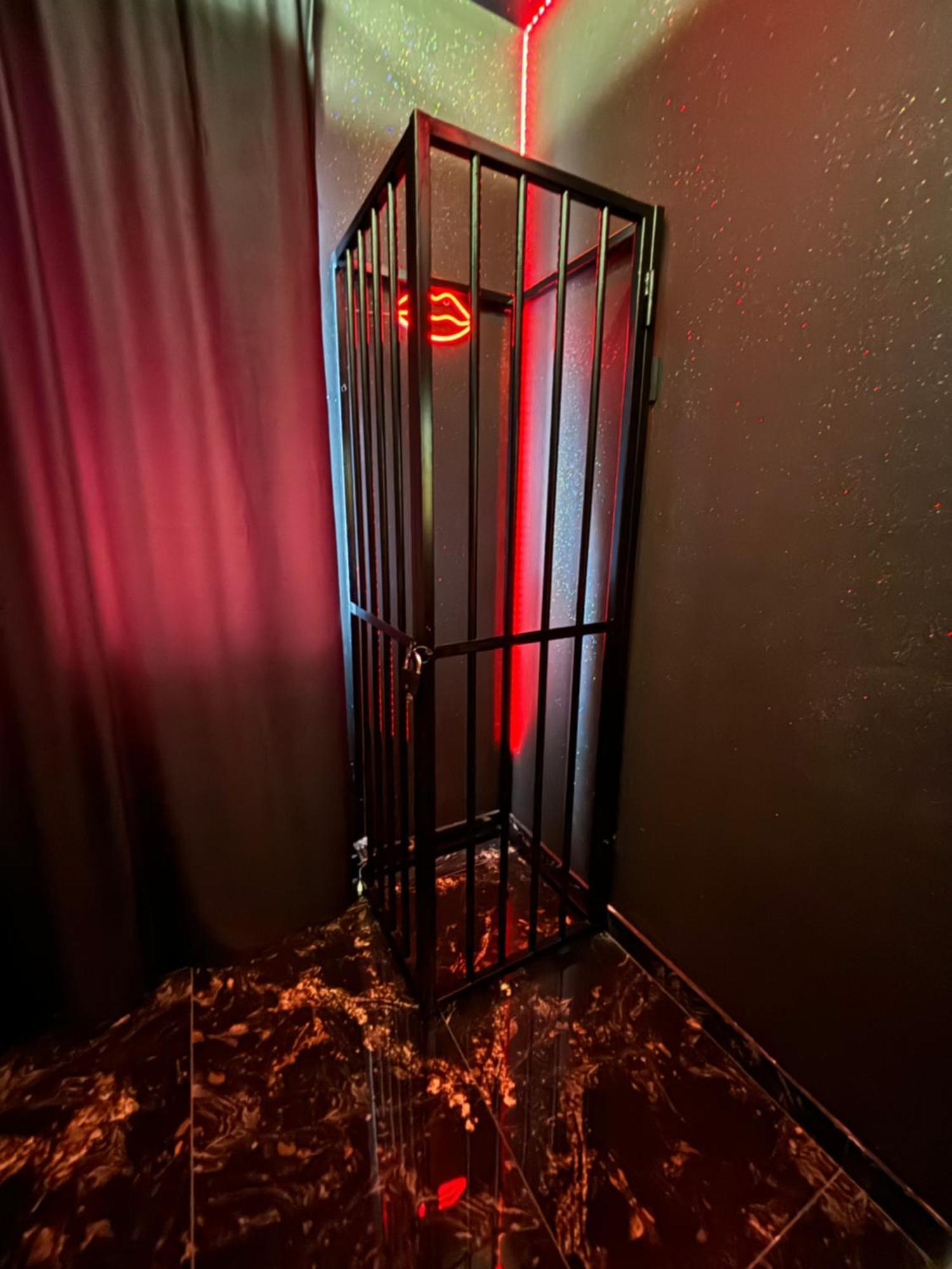 בוקרשט Romeo Nights - Love Rooms - Adults Only מראה חיצוני תמונה