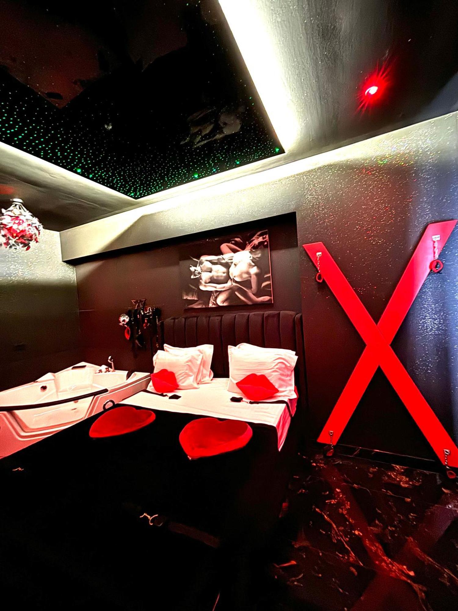 בוקרשט Romeo Nights - Love Rooms - Adults Only מראה חיצוני תמונה