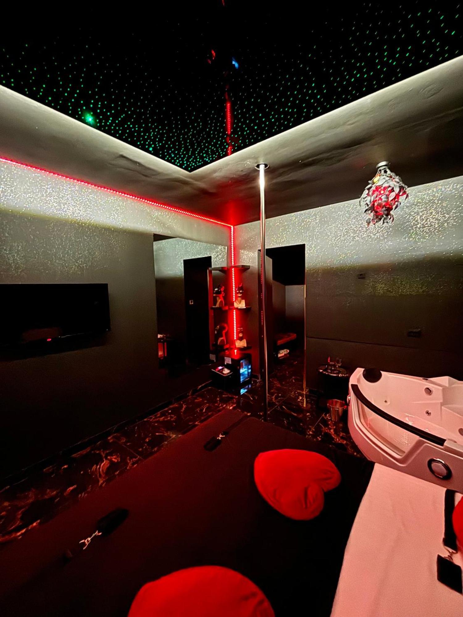 בוקרשט Romeo Nights - Love Rooms - Adults Only מראה חיצוני תמונה