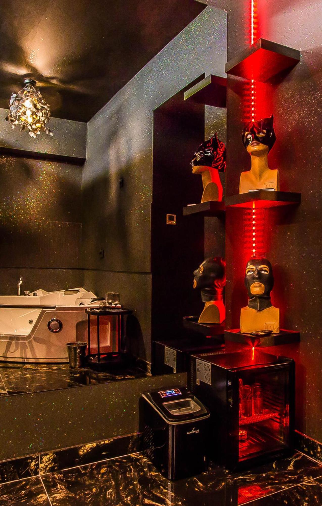 בוקרשט Romeo Nights - Love Rooms - Adults Only מראה חיצוני תמונה