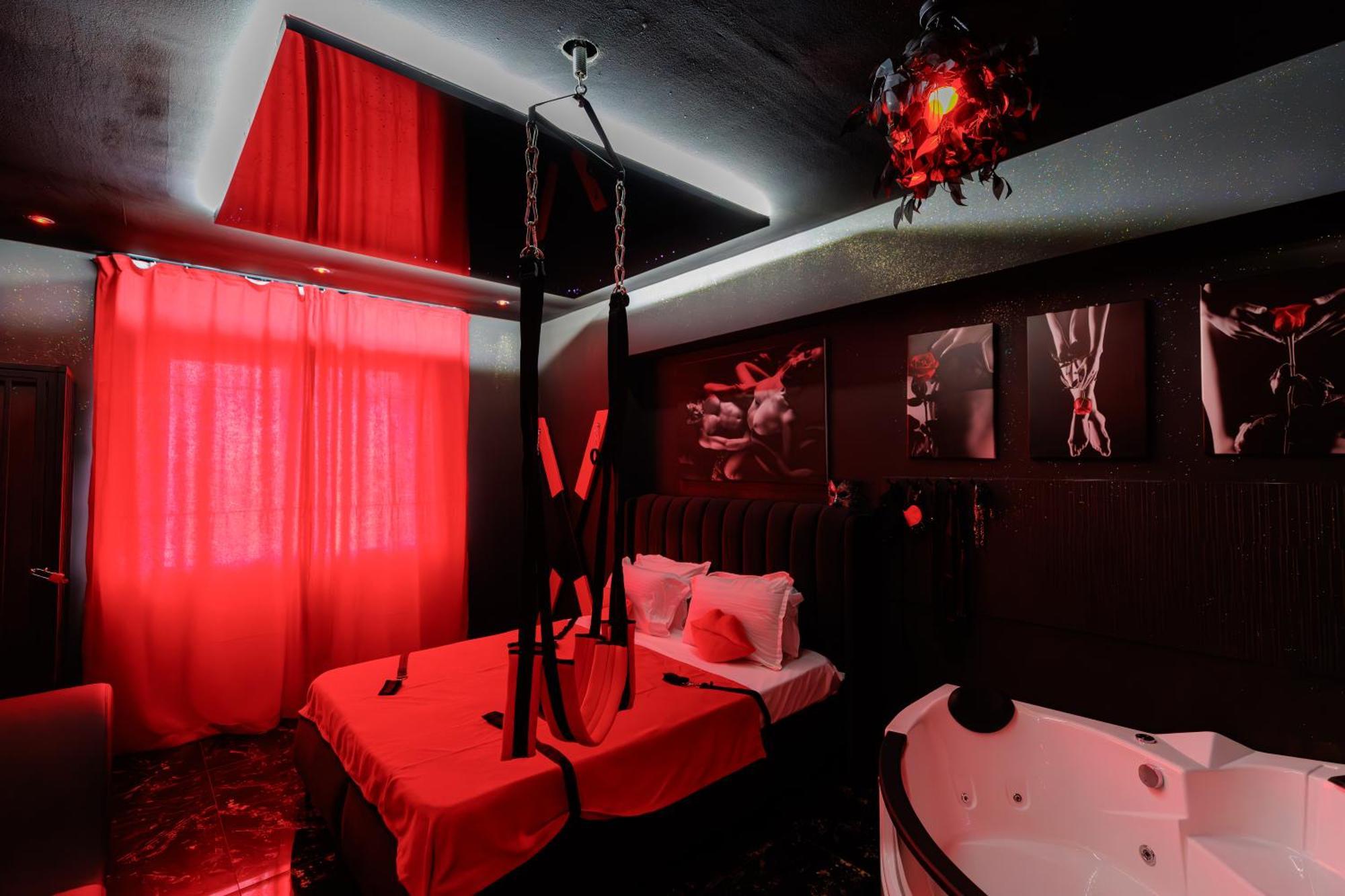 בוקרשט Romeo Nights - Love Rooms - Adults Only מראה חיצוני תמונה