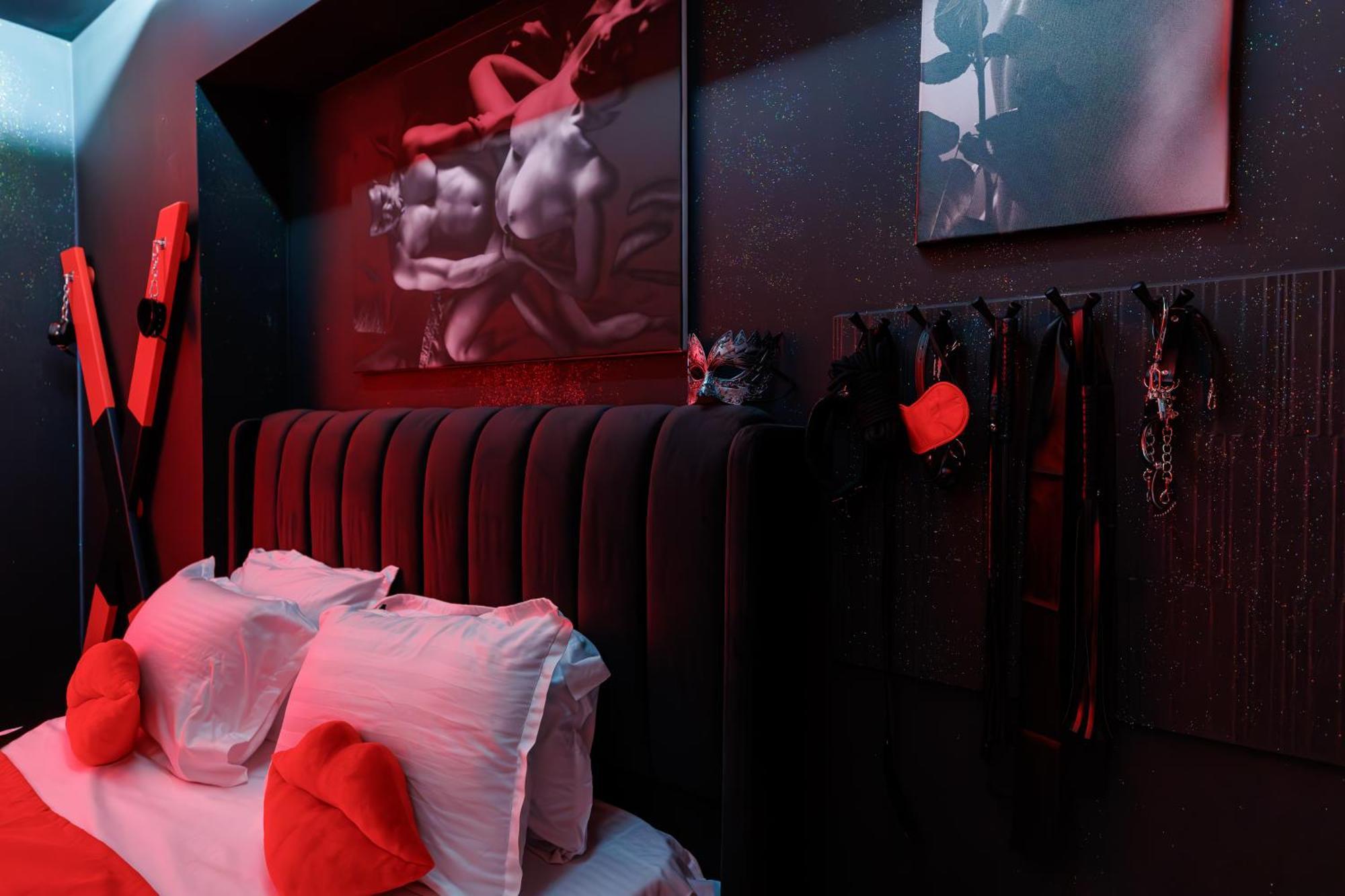 בוקרשט Romeo Nights - Love Rooms - Adults Only מראה חיצוני תמונה