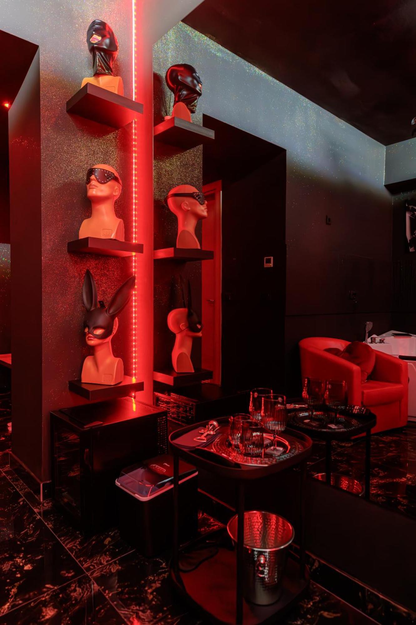 בוקרשט Romeo Nights - Love Rooms - Adults Only מראה חיצוני תמונה