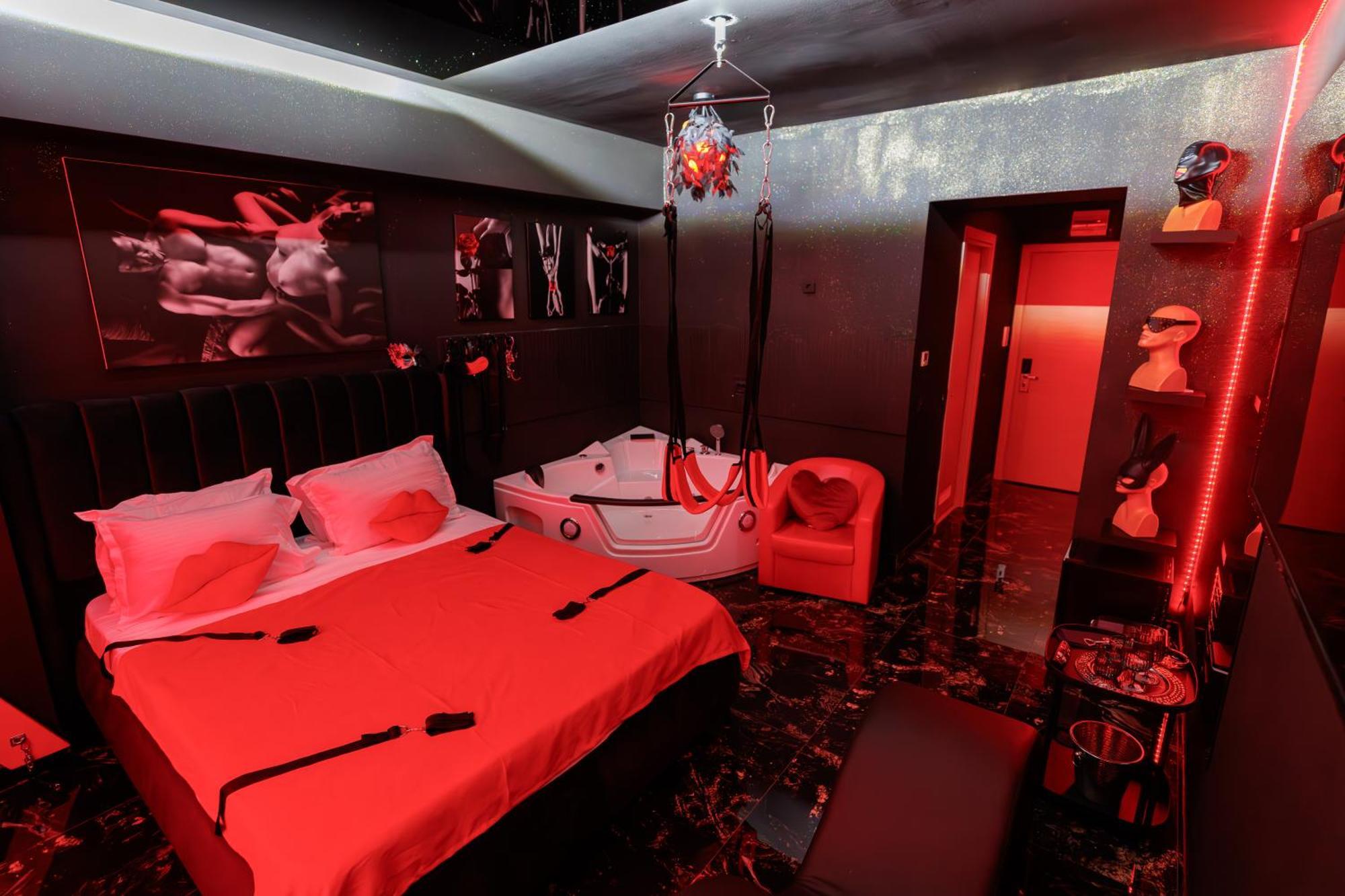 בוקרשט Romeo Nights - Love Rooms - Adults Only מראה חיצוני תמונה