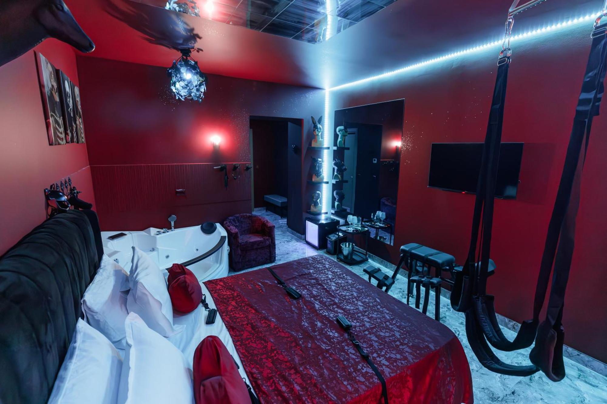 בוקרשט Romeo Nights - Love Rooms - Adults Only מראה חיצוני תמונה