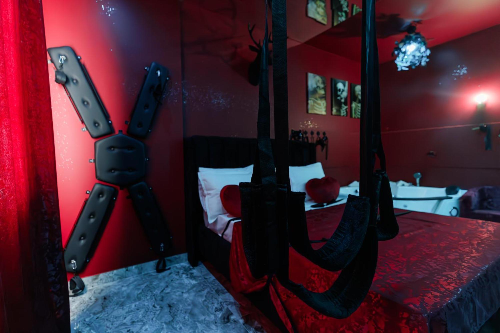 בוקרשט Romeo Nights - Love Rooms - Adults Only מראה חיצוני תמונה