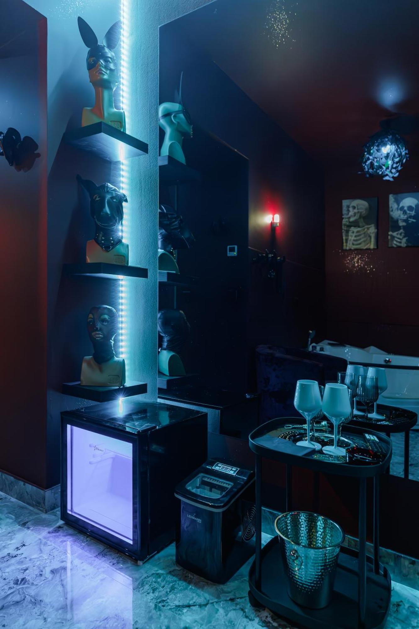 בוקרשט Romeo Nights - Love Rooms - Adults Only מראה חיצוני תמונה